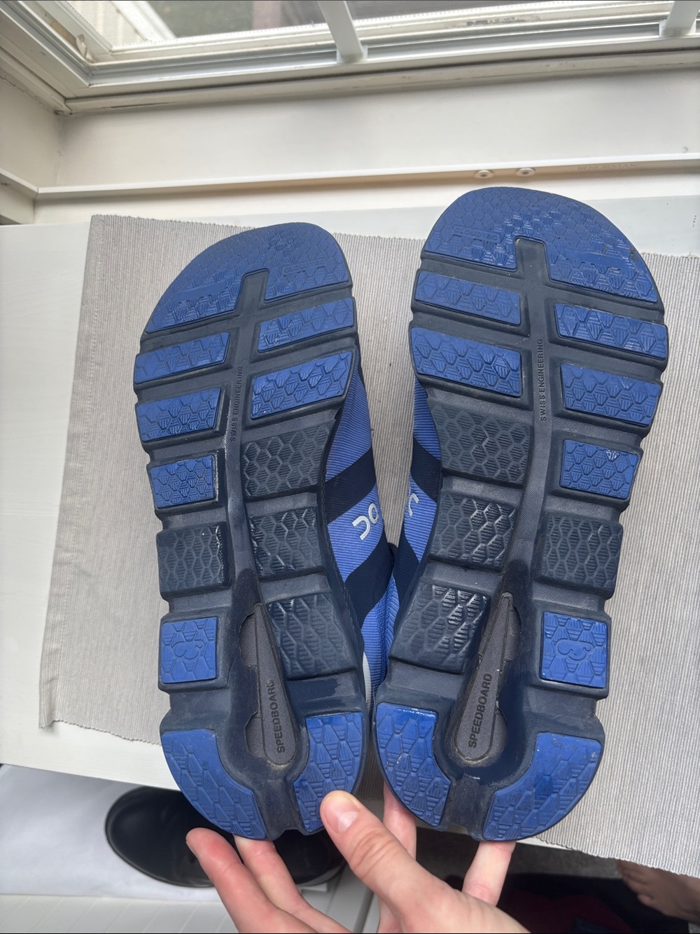On Running Shoes - Picture 2 of 3